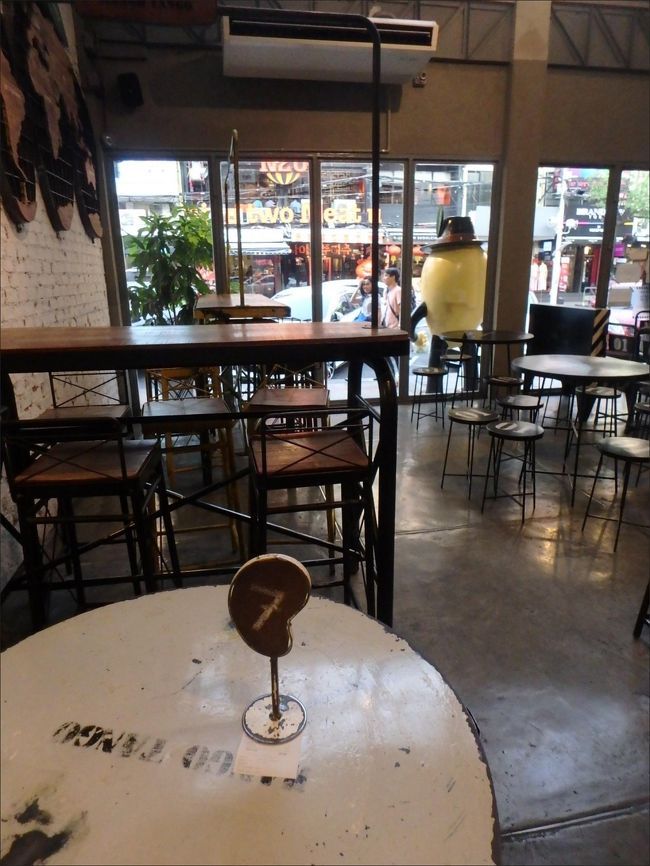 店内の雰囲気は<br /><br />想像していた感じと、若干違っていましたが、<br /><br />でも、自分にはやっぱりこれくらいカジュアルなほうが気が楽です。