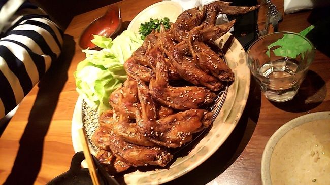 これが名物手羽先です。大辛、中辛、普通と3種類あります。3人で毎回10人前以上食べるほど美味いです。個室もありかならず東京に来たらここへ行きます。