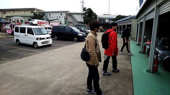 奥の建物が博物館です。