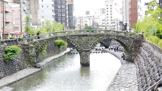 どんどん下ると川が見えてきました<br /><br />川沿いを歩いていると<br />眼鏡橋に着きます