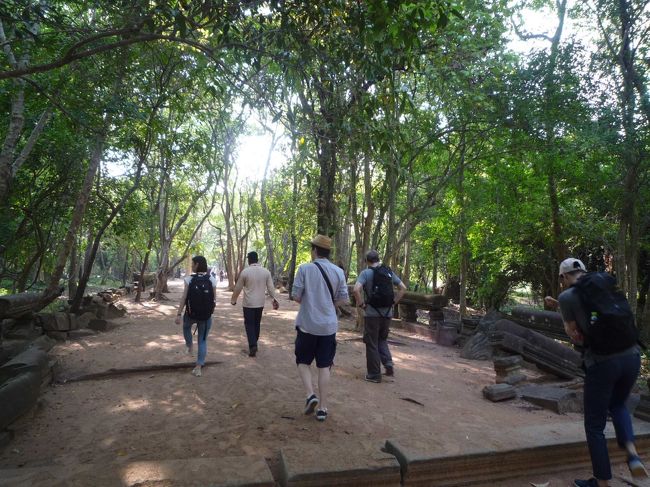 朝、6:30のピックアップでベンメリアにやって来ました。<br />