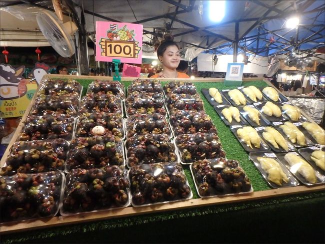 今年はマンゴスチンが豊作なんかな？<br /><br />どこでも激安で大量にあるんだけど・・それともいつもこの値段？？<br /><br />これで100バーツなら、やっぱりさっきのトラックのほうが断然安い！買っておいてよかった！(>▽<)d