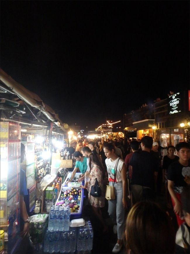 20:53<br /><br />とにかくすごく広いマーケットで、何でもあるし、<br /><br />時間が許せばもっとゆっくり見ていたかったけど、<br /><br />帰りの時間も心配なので、そろそろ行きますかね・・<br /><br />全部周って見れなかったのが残念だったなぁ。またゆっくり来たいです。