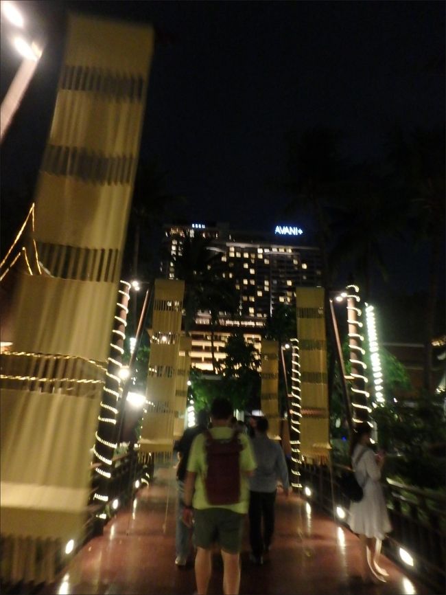 22:45<br /><br />無事、アナンタラ ピアに到着です。<br /><br />アヴァニ～、ただいま～～。