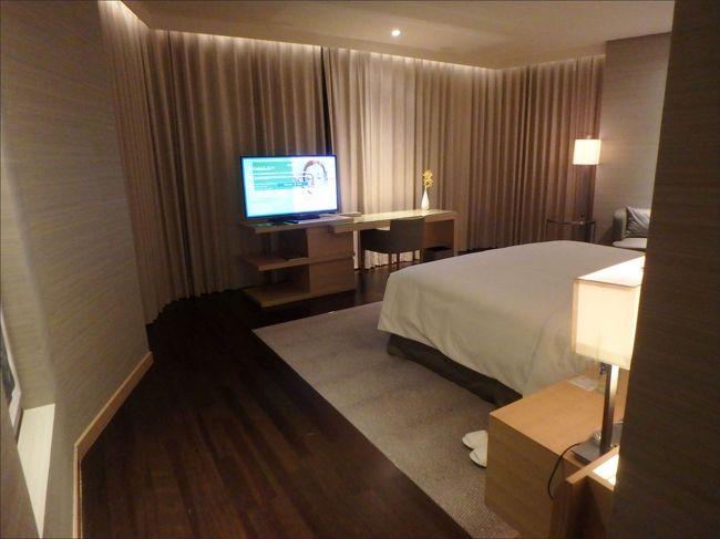 そして、このお部屋は窓側のカーテンをすべて開けると