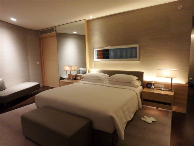 インテリアはシンプルスタイリッシュ。<br /><br />まだ出来て３年程度ですからね、<br /><br />新しいというのは、それはそれでやはり素晴らしいですね。(^_^)