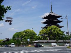 ●東寺＠九条通

地下鉄九条駅から九条通を西へ西へ。
九条大宮で東寺の登場です。
