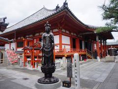 ●六波羅蜜寺

十一面観音立像と後ろが本堂です。
六波羅蜜寺は、真言宗智山派の寺院です。
創建は空也です。