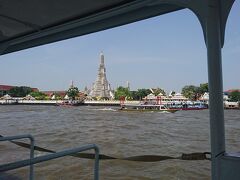 ワット ポーを出て、左にいくと渡し舟乗り場 ター・ティエンがあります。
片道４B

ワクワクする＾＾
