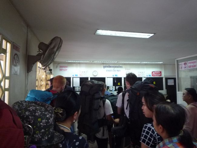 カンボジア出国イミグレ。