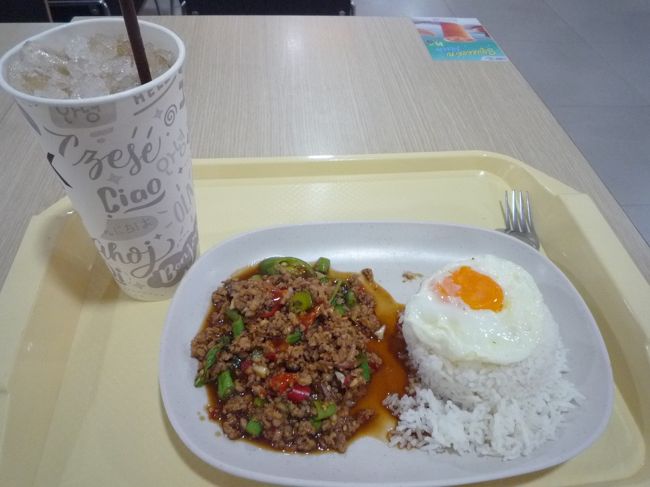 飲み物の氷が半端なく多い。<br />ターミナル21のフードコートの方が、清潔で綺麗で活気があった。