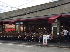 【Salve Jorge Vila Madalena】

ここは、「ビラ・マダレーナ地区」と呼ばれるブラジルの若者が集まる人気スポットです。