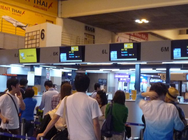 チェクインカウンターが空いて来たので手続きします。<br />本日2回目の出国手続きをして、成田に旅立ちました。