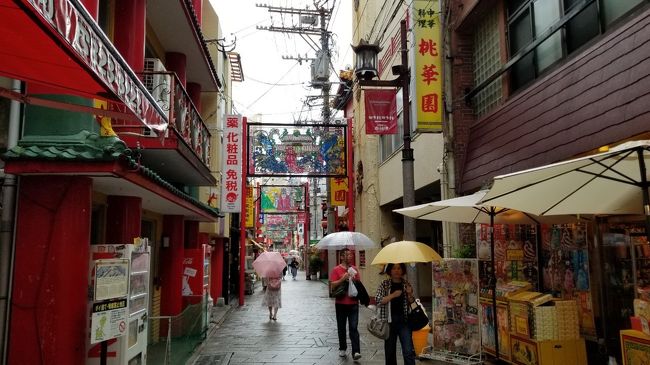 ここでは肉まんや名前が面白いハトシという<br />食べ物等を食べました<br /><br />ハトシは海老のすり身をパンで巻いた揚げ物です<br />海老好きの私はたまってしまい<br />空港で買い求めました<br />(冷凍で売っていました)