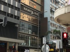 遊びで香港来るときは、ちょっと贅沢なホテルに泊まるのですが、今回は出張なので予算もあり、お仕事の場所が湾仔なので、湾仔駅からほど近い、リーズナブルなバーリントン・ホテルに初めて泊まりました。