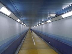 関門トンネル。
歩行者用のもので、780mあるそうです。歩いてみようと思います。これで、なんちゃって九州踏破＾＾