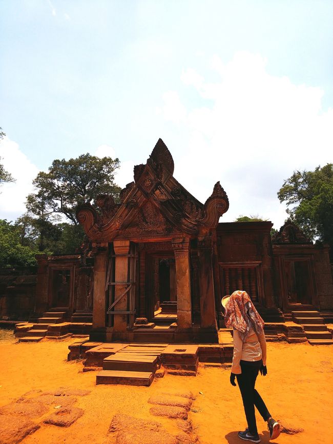 第三周壁の塔門<br />今日のガイドさんは女性です。<br />スリムでスタイル抜群！