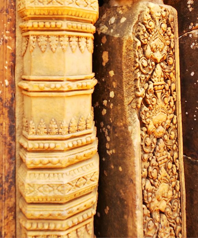 バンテアイ スレイの彫刻は、クメール美術の最高峰と言われるだけあって　とても美しい遺跡です♪(^o^)