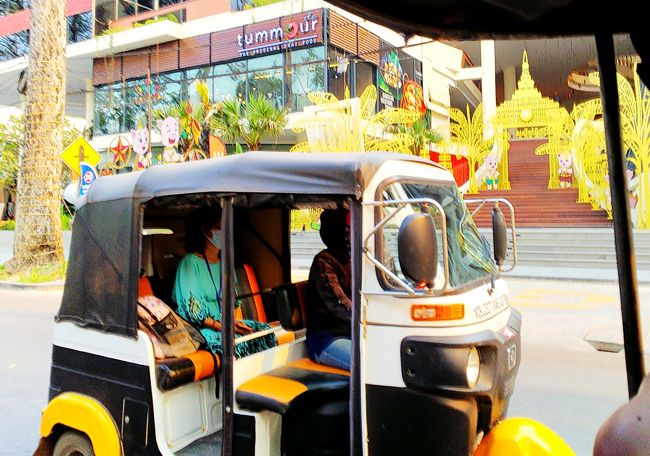 すべての工程を終え、ホテルに戻ったのが2時過ぎ。半日だけど、中身の濃い面白いツアーでした！＼(^o^)／←山歩きは、かなりキツかったけどね（笑）<br />すぐにトゥクトゥクを捕まえて、お土産を買いに行きます。