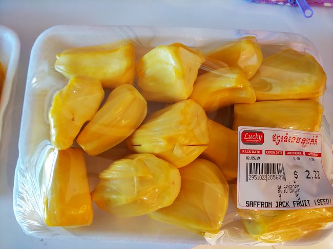 ジャックフルーツの生食用もあったので、これも購入。スナック菓子になっているジャックフルーツはベトナムで食べましたが、ナマは初めて！どんな味だろ(｡･ω･)？ ちなみにコチラは、$2.22（250円程）でした。