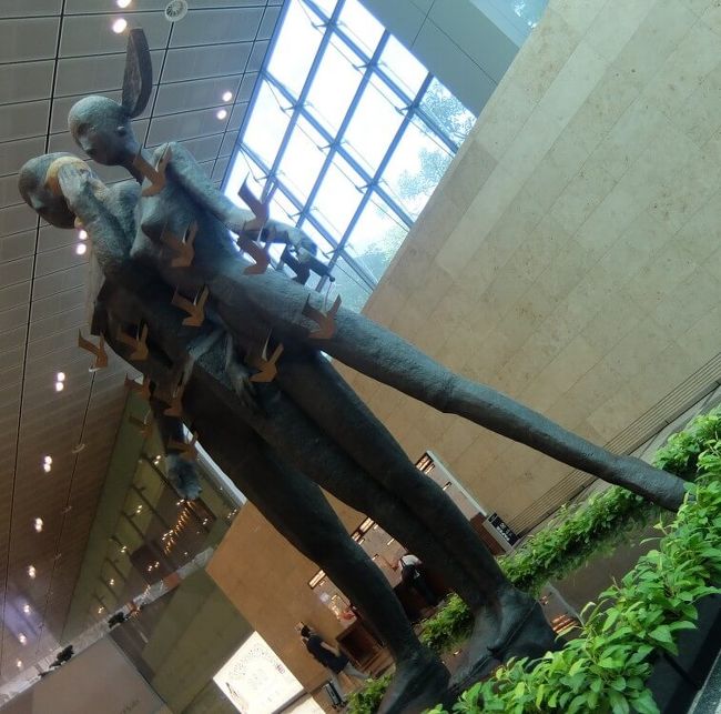 入国審査はほとんど並ばず入国できました。タクシーでホテルに向かいます。