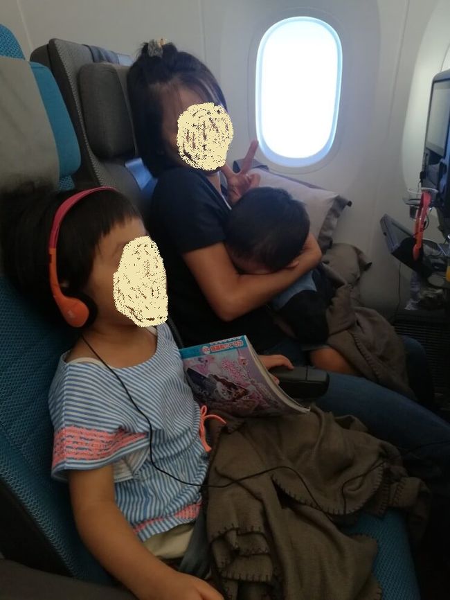 子供用のイヤホンを貰いました。長男は無事寝ました笑<br />16:40到着の予定なのですが、15:50ぐらいに到着しました。素晴らしいです！