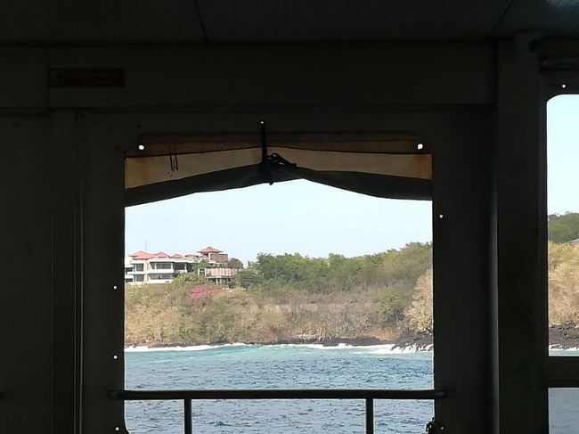 船員は煙草を吸って地面にポイ捨てしたりと環境は悪かったです。