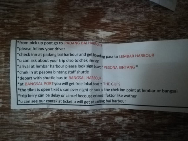 ロイヤルシンゴンサリクタに宿泊しています。<br />今日は移動日！旅行代理店の話では7～8時間ほどかかるようです。<br />朝6:30に送迎のバンが到着し、まずはパダンバイの港を目指します。<br />本日の工程表を渡されました。この時はこの中に罠（ほぼ詐欺）があるとは考えもしませんでした。