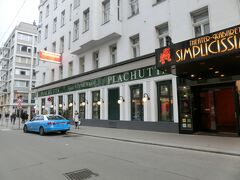 ホテルで一休みして・・夕食を・・

ウィーン名物・・ターフェルビッツの名店プラフッタへ

ホテルから近かったのがありがたや~
早い時間でしたが、混んでました。地元の方がたくさん。
