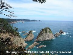 佐賀部展望所

海に浮かぶ花崗岩の岩礁群です。展望所はトレイルから少し外れているので、往復する必要があります。

佐賀部展望所：http://miyapedia.com/index.php?title=%E4%BD%90%E8%B3%80%E9%83%A8
花崗岩：https://ja.wikipedia.org/wiki/%E8%8A%B1%E5%B4%97%E5%B2%A9
岩礁：https://ja.wikipedia.org/wiki/%E5%B2%A9%E7%A4%81