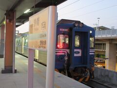 台湾新幹線・台南駅と台湾鉄道・台南駅は電車（台湾鉄道）で結ばれています。
今夜の宿は台湾鉄道・台南駅の前。
