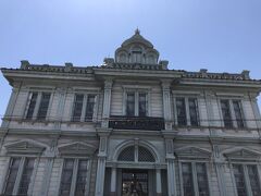 こちらは青森銀行記念館。
旧第五十九銀行の本店として1904年に建てられたものです。
こういうレトロな建物大好きなんです！！！
弘前に来たのもこう言った建物が沢山あるから♪