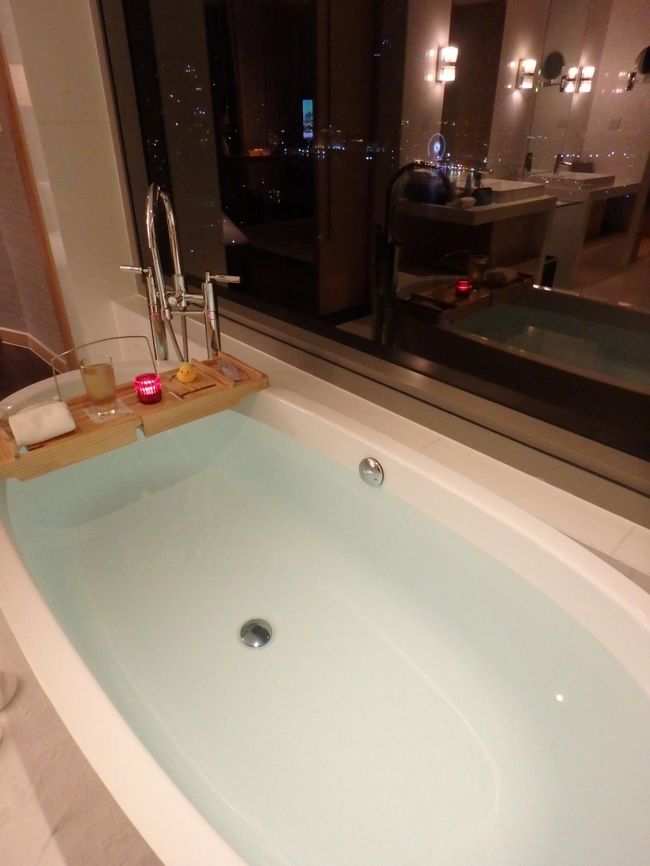 おぉ～　お湯も溜まった♪<br /><br />それでは！！<br /><br />待望の、リバービューバスタ～～イム！(≧▽≦)