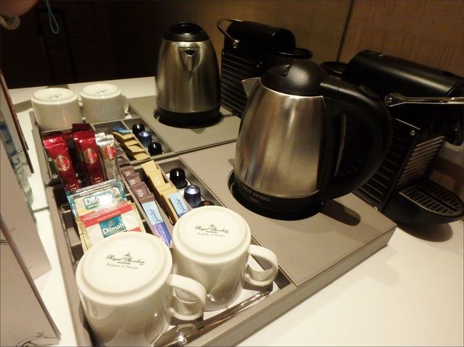 まあ、アヴァニクラブ特典があるからミニバーはほとんど不要ですが<br /><br />冷蔵庫は、玄関じゃなくてベッドサイドとかテレビの近くがやっぱりいいですね。