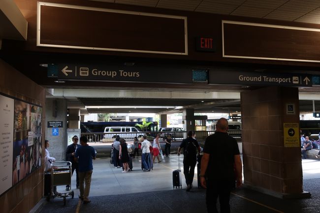 イミグレは激混み。ESTA使っても結局みんな同じ列に並ばさられらので、全然メリットが無い。<br />これは空港側の問題だけど、なんとか改善して貰えないかしら。<br />