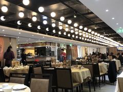 11月は上海蟹のシーズンです。前回はミシュラン三つ星でなまこを食べるなどしたため上海蟹はお預け。
今回は上海蟹コースディナーに挑戦です！
滬江飯店ウーコン・シャンハイ・レストラン Wu Kong Shanghai Restaurantに行きました。尖沙咀、ネイザンロードすぐ近くにあります。
1人ですが待ったりするのが嫌なので予約してから行きました。