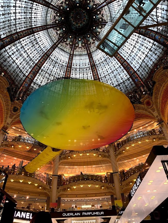 なぜか空中トランポリン。