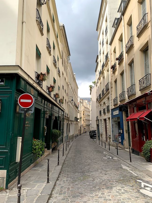 夕方からメトロでサンジェルマン方面へ。<br /><br />日本で美味しかったアルノー・ラエールのクイニーアマンを購入。ついでにマドレーヌも。<br />Arnaud Larher (93 rue de Seine 75006)