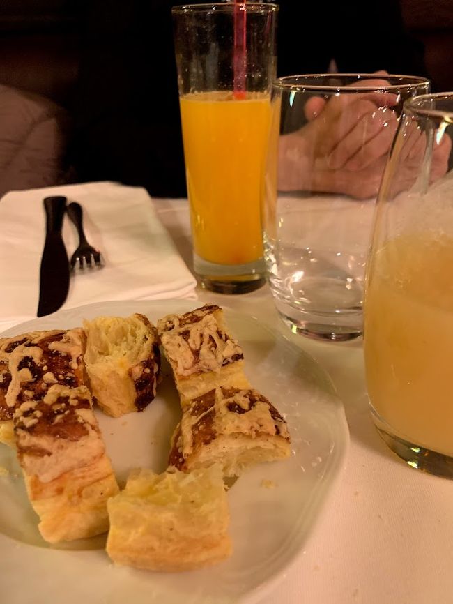 手絞りオレンジジュース、洋梨のネクター、パイ