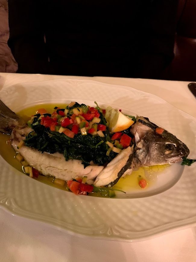 スズキのほうれん草のせ。<br /><br />ここは全体的に量が多くて食べきるのに難儀しました。<br />