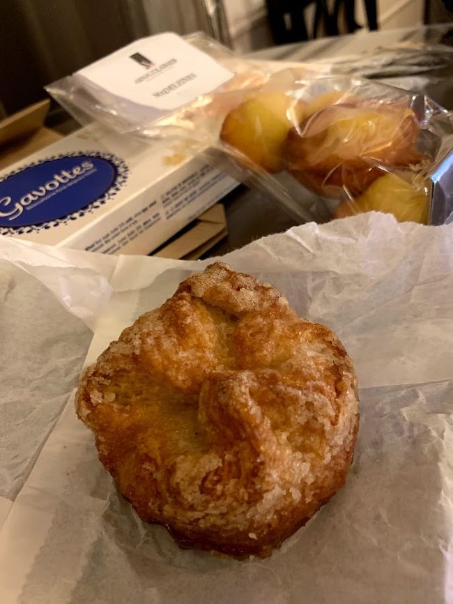 昼に購入したアルノー・ラエールのクイニーアマンを夜食に。<br />やはり、ここのクイニーアマンは最高です。<br /><br />さぁ、いよいよ明日は帰国です。