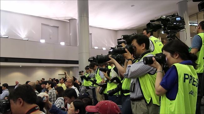 その後、プレス向けの撮影タイム。<br /><br />https://youtu.be/fTLNAG6qPKY