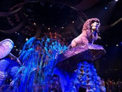 すぐにランドに戻りアトラクション三昧。

ライオンキングのミュージカルショーはなかなかクオリティが高く
楽しめました。
それに涼しい♪