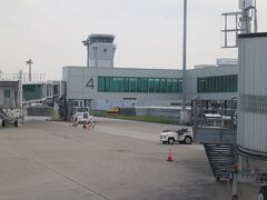 北九州空港、定刻より少し早く到着。