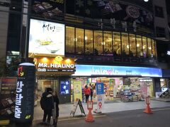 韓国・ソウル 弘大入口【SULBING】

韓国かき氷店【ソルビン（ 雪氷）】弘大入口駅店の写真。

2階にあります。