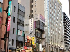 姫路で泊まったのはダイワロイネットホテル姫路。姫路駅北口から歩いて数分の距離。アーケード商店街を通っていく便利な場所です。
昨年10月オープンで、まだ新しい館内はきれいでした。