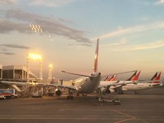 朝5時のマニラ。ここで4時間以上待ちます。