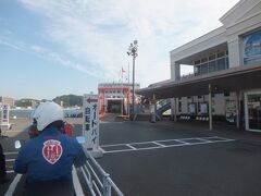 朝５時半に自宅を出発し７時前に久里浜港に到着。坂東三十三観音巡礼では２度目の東京湾フェリーで南房総目指します。今日は平日なので自分以外のバイクはグループの４台のみでした。