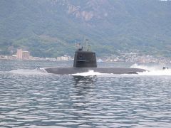 呉港近くで見かけた海上自衛隊の潜水艦です。