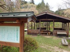 まずはこちら「一石栃の白木改番所跡」
今回の旅行で散々目にした、尾張藩の材木に対する超絶厳しい監視の証拠がここにも
今の休憩所からは想像もつかん、ピリピリした場所やったんやろ～なぁ…(^◇^;)